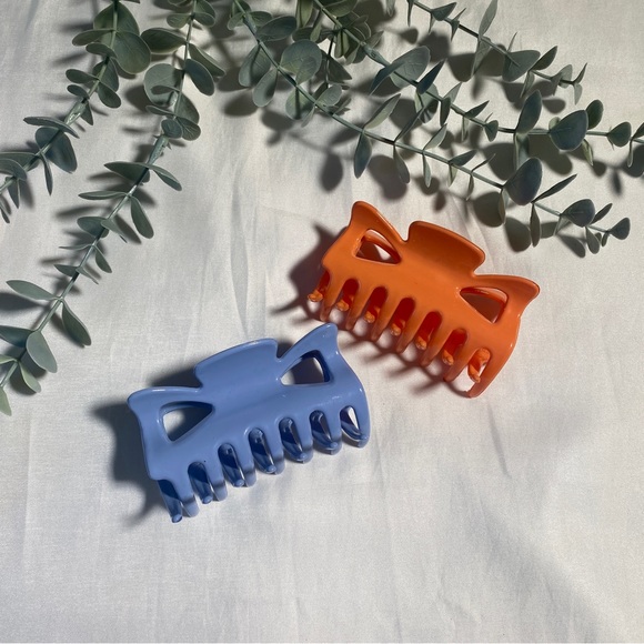 Set of Two Claw Hair Clips 3.5 Inches Long Blue & Orange - Picture 2 of 6